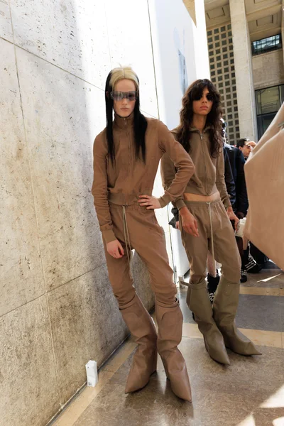 Look 3